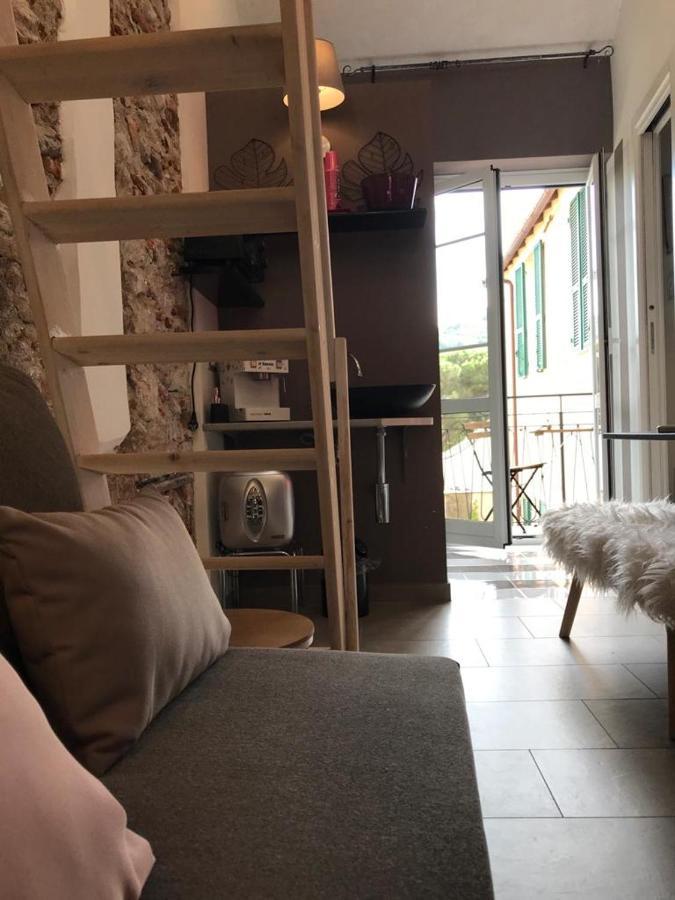 Sanctus Syrus 1 Apartment Albenga Bagian luar foto