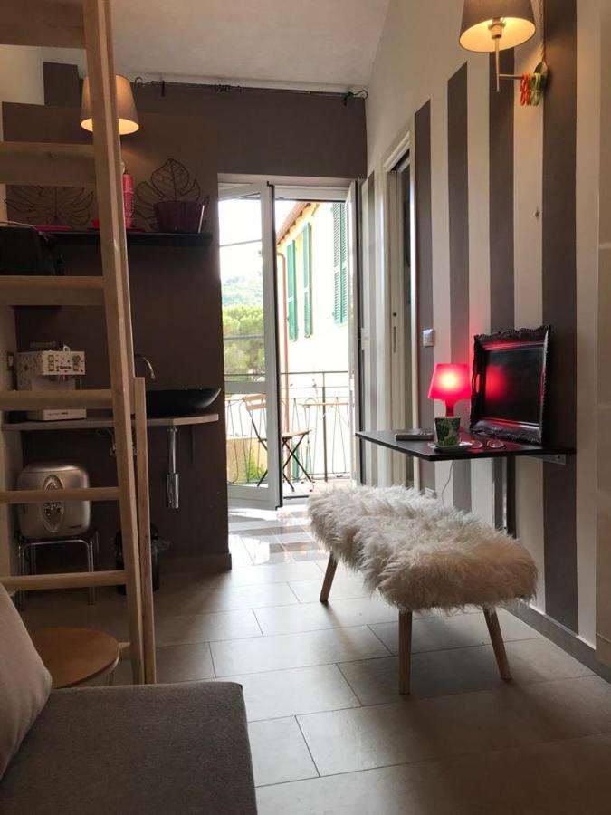 Sanctus Syrus 1 Apartment Albenga Bagian luar foto